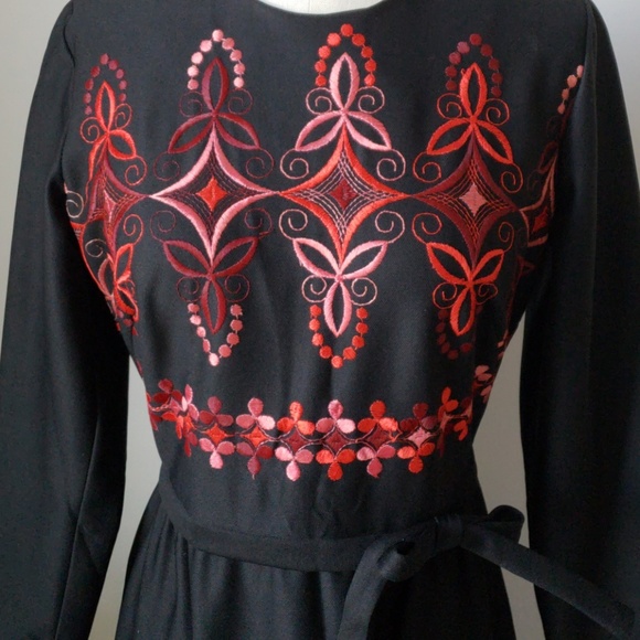 1960s/70s Embroidered  Festival Berkshire Dress - Picture 2 of 8